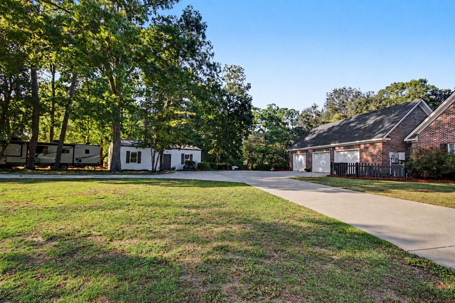 387 Robin Dr.