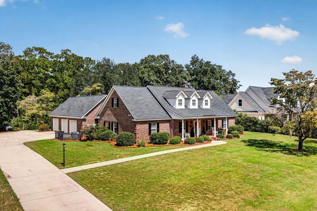 387 Robin Dr.