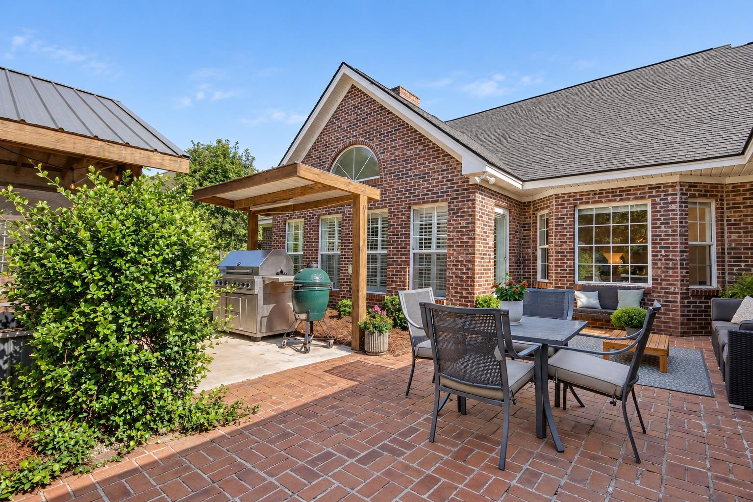 387 Robin Dr.