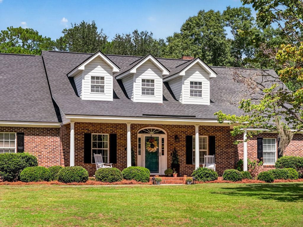 387 Robin Dr.