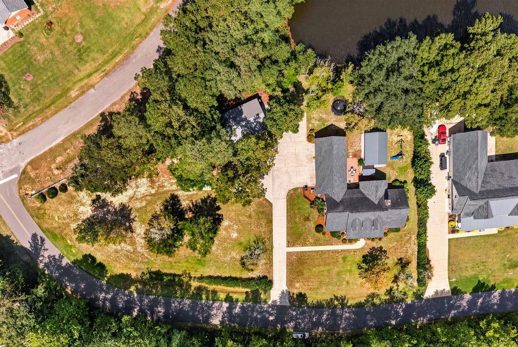 387 Robin Dr.