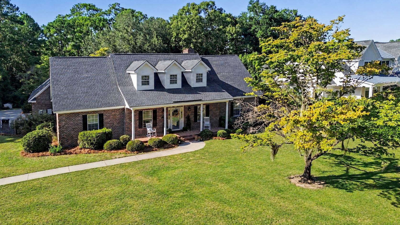 387 Robin Dr.