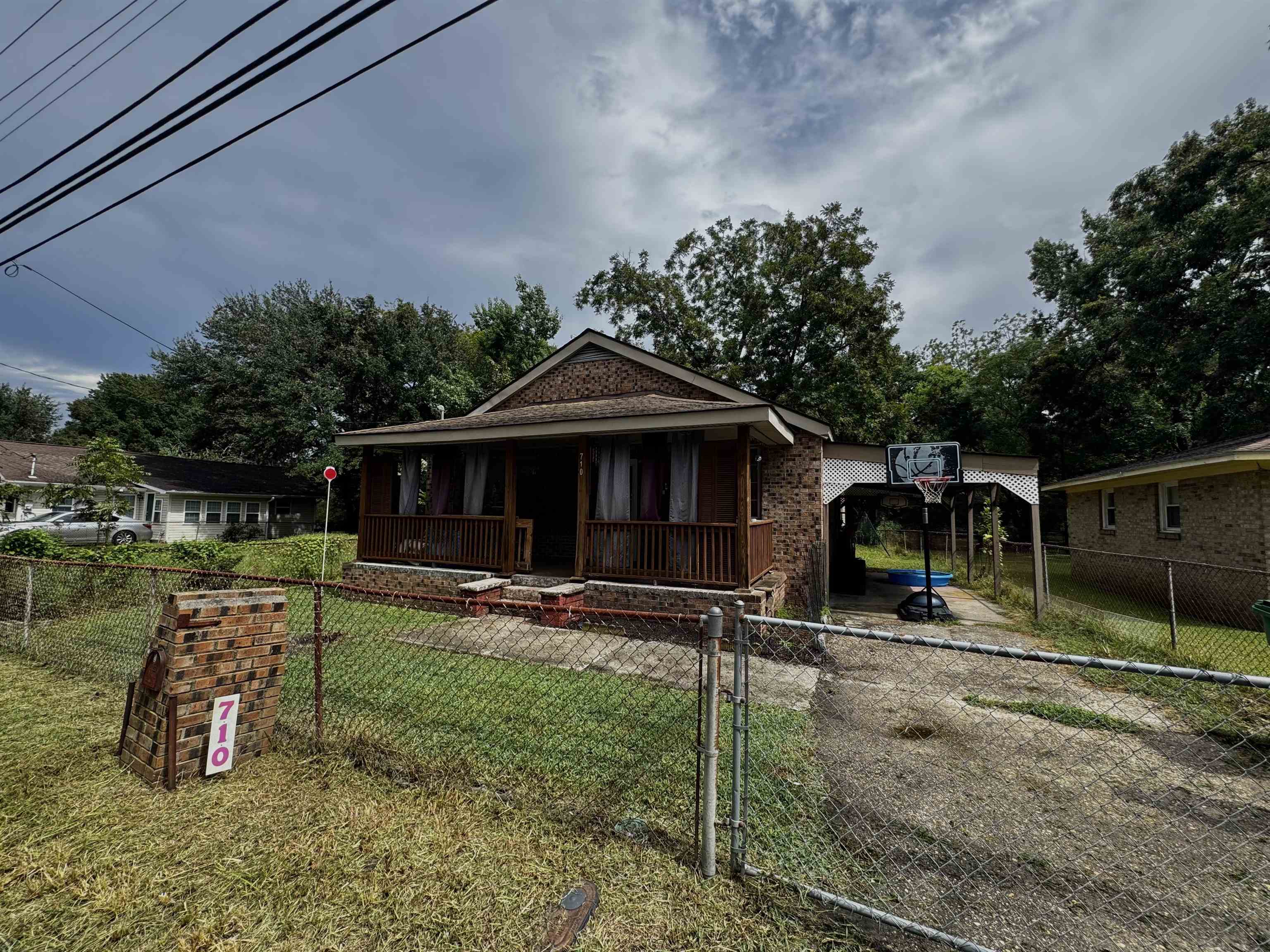 710 N Merriman Rd.