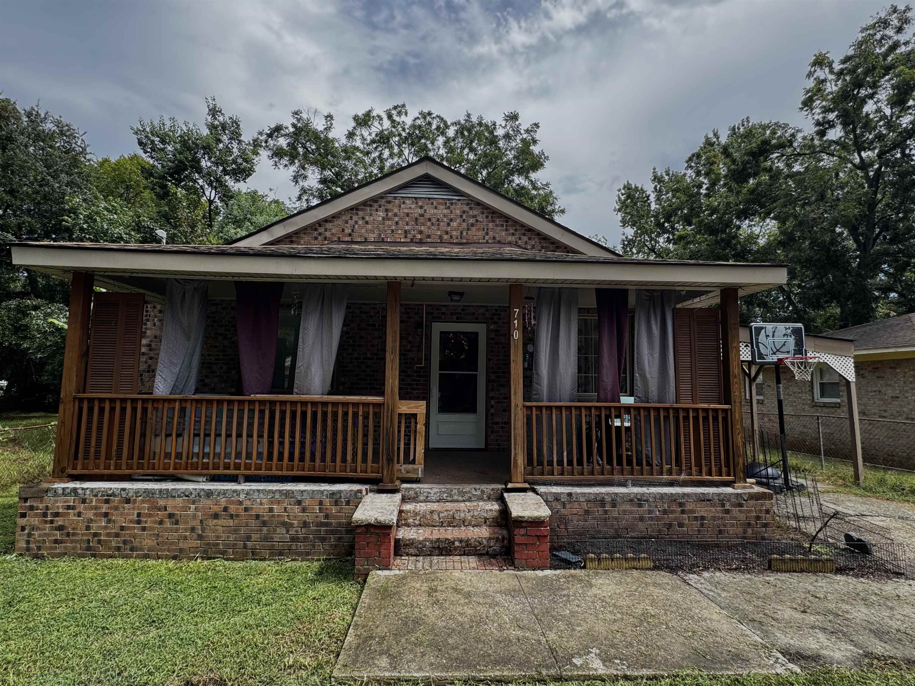 710 N Merriman Rd.