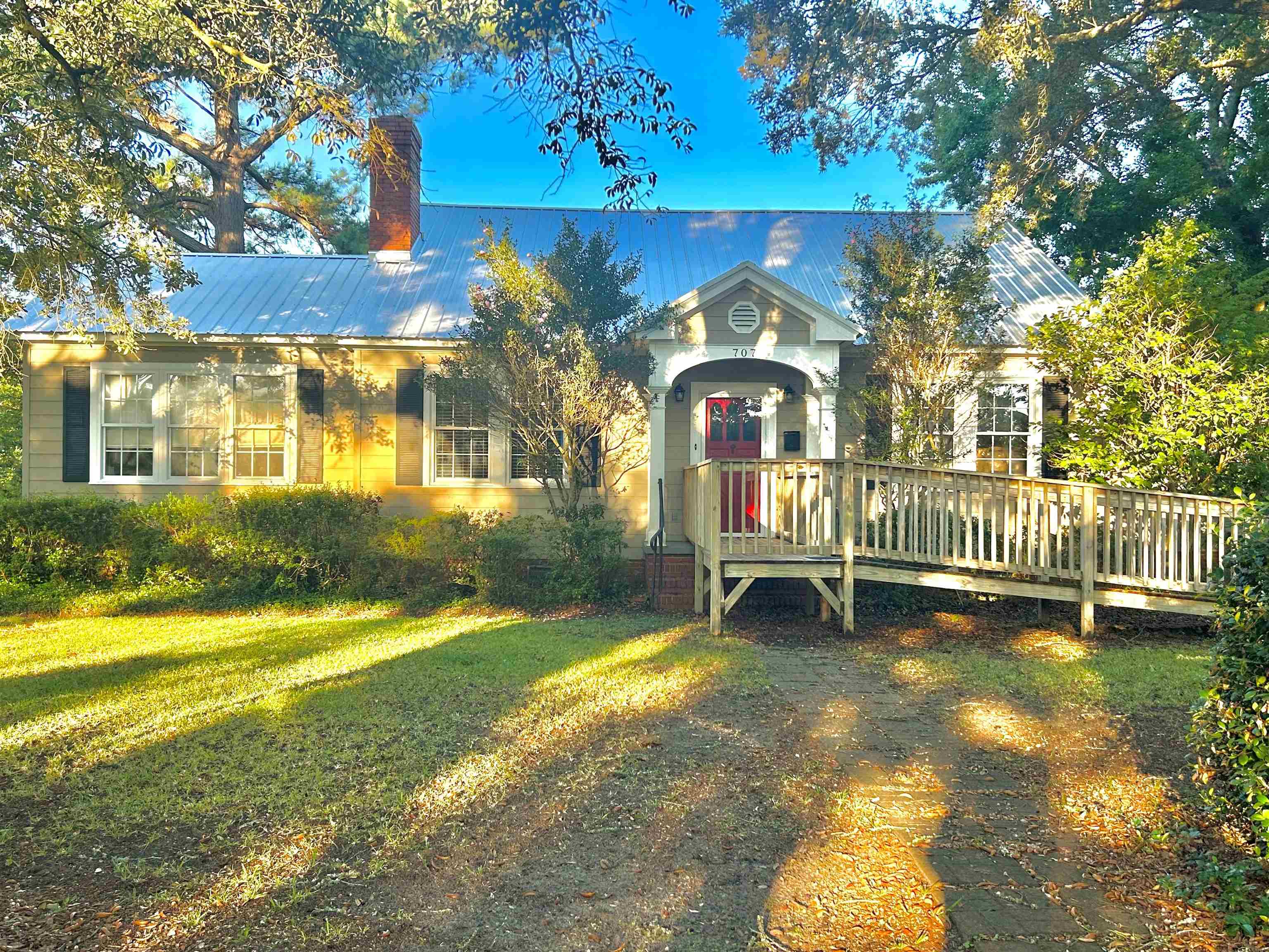 707 Willowbank Rd.