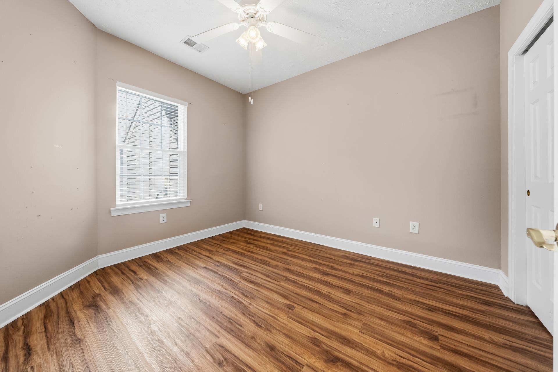 752 Algonquin Dr. Unit: B