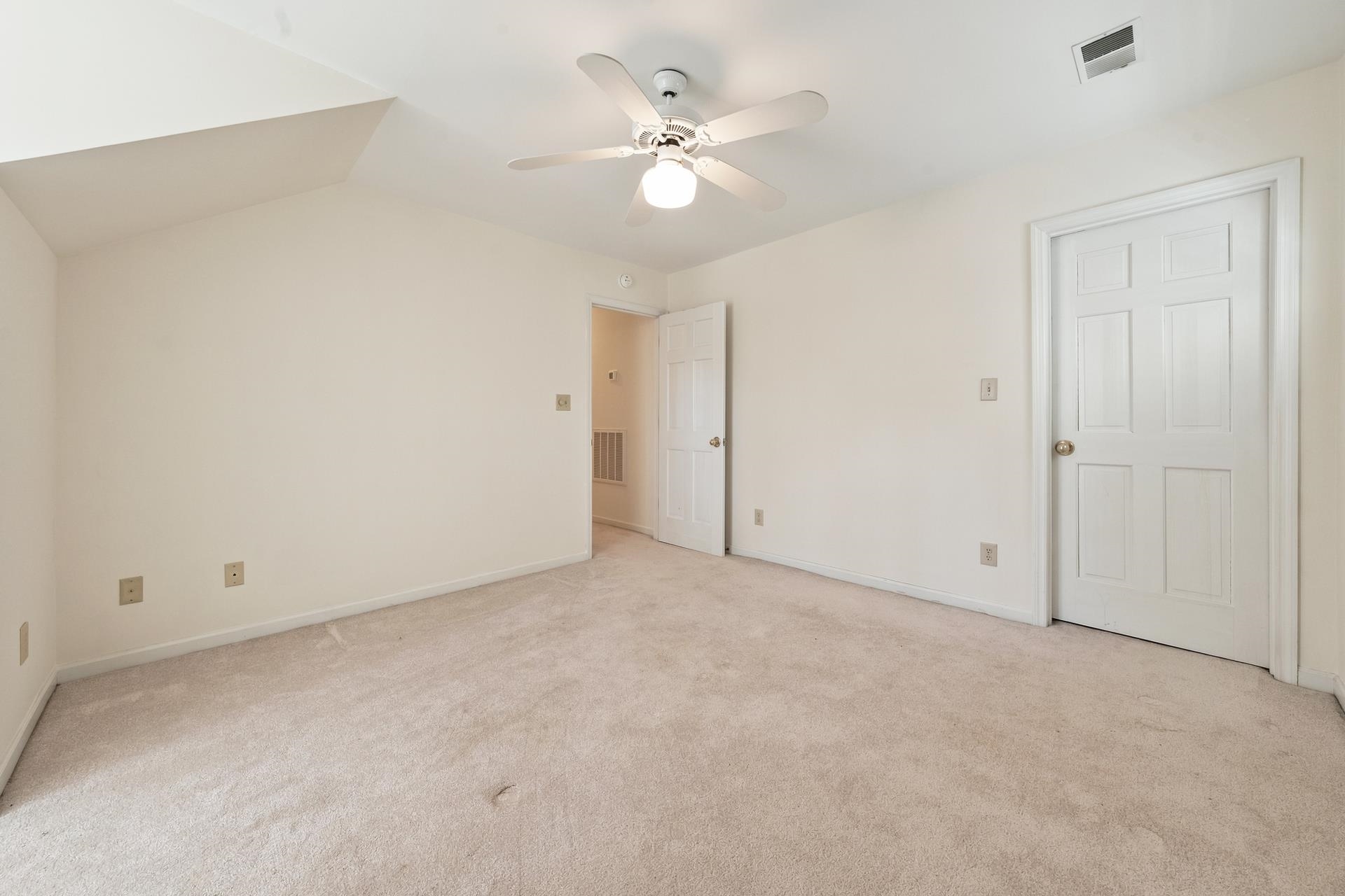 90 Parkview Dr.