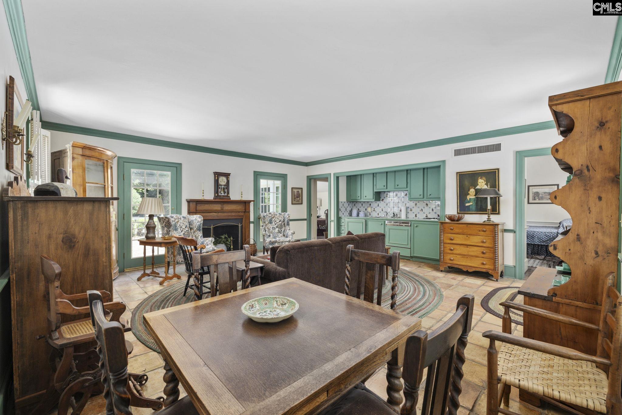 1100 W Carolina Avenue