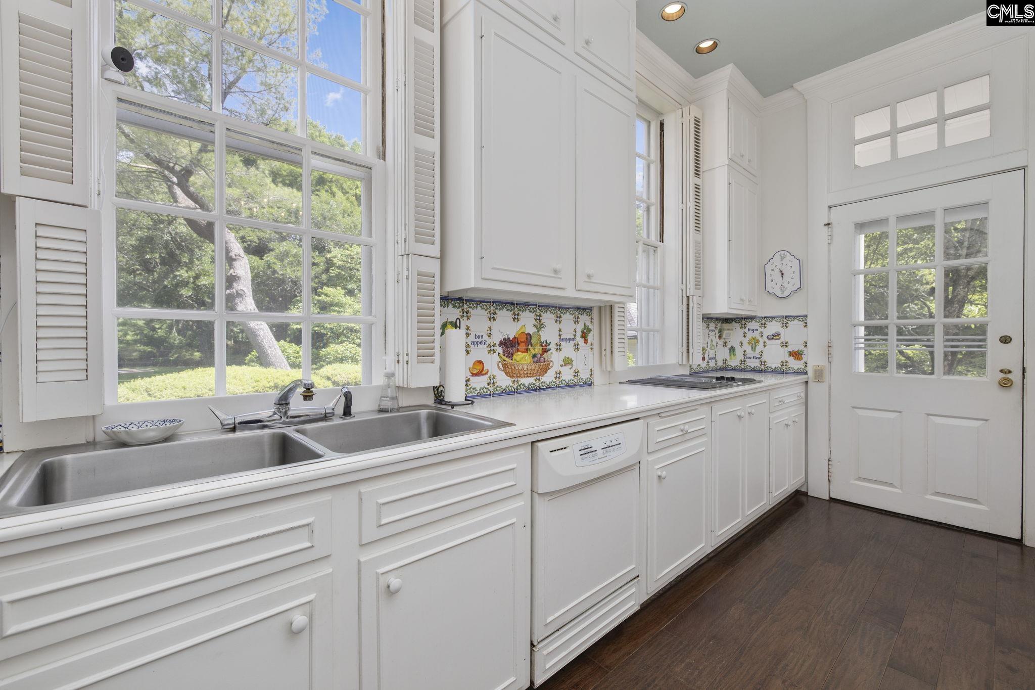 1100 W Carolina Avenue