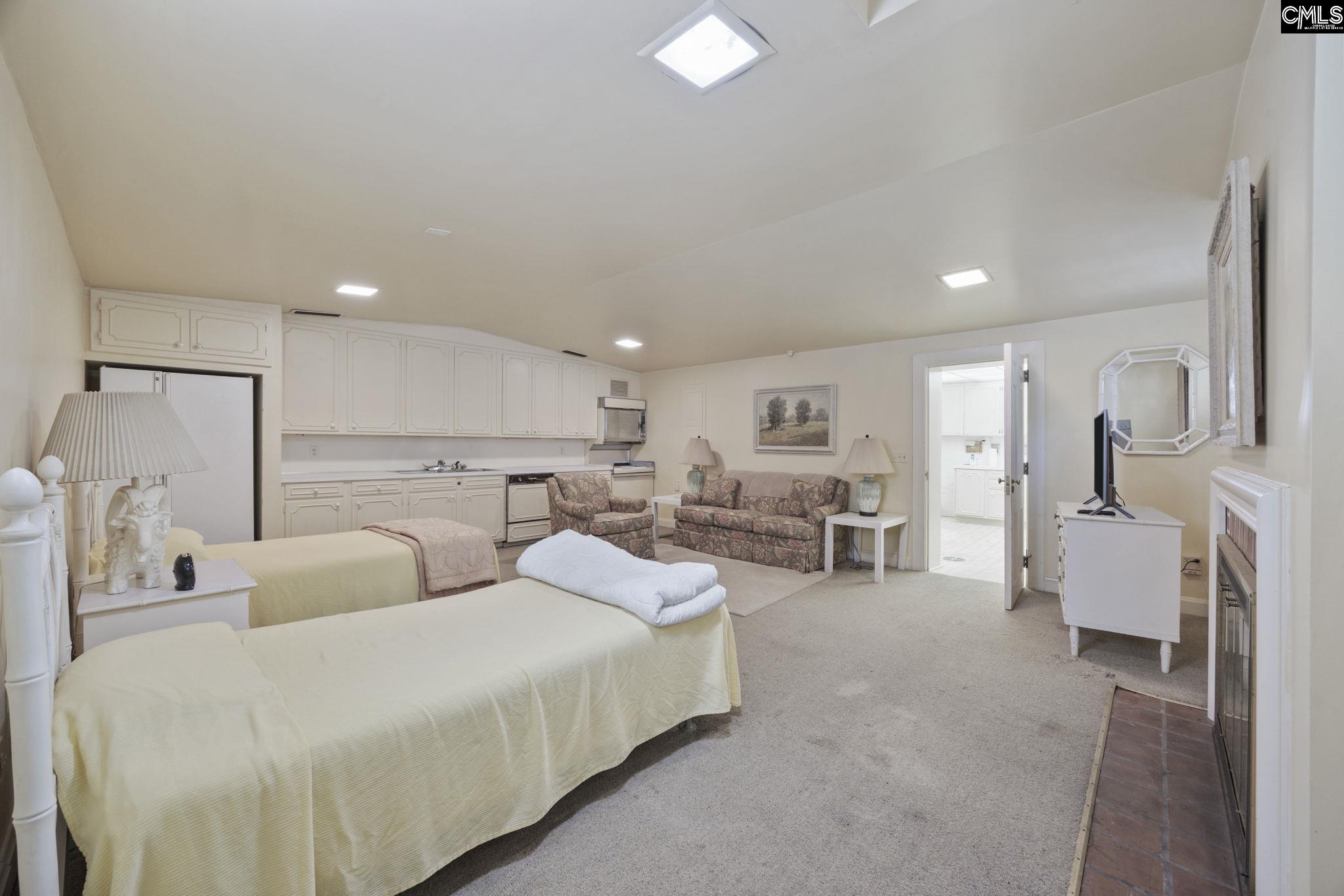 1100 W Carolina Avenue