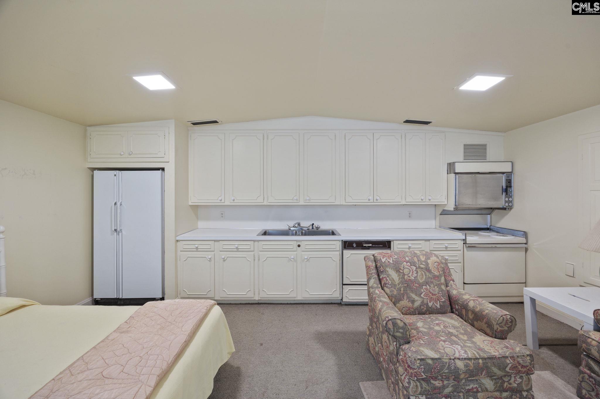 1100 W Carolina Avenue