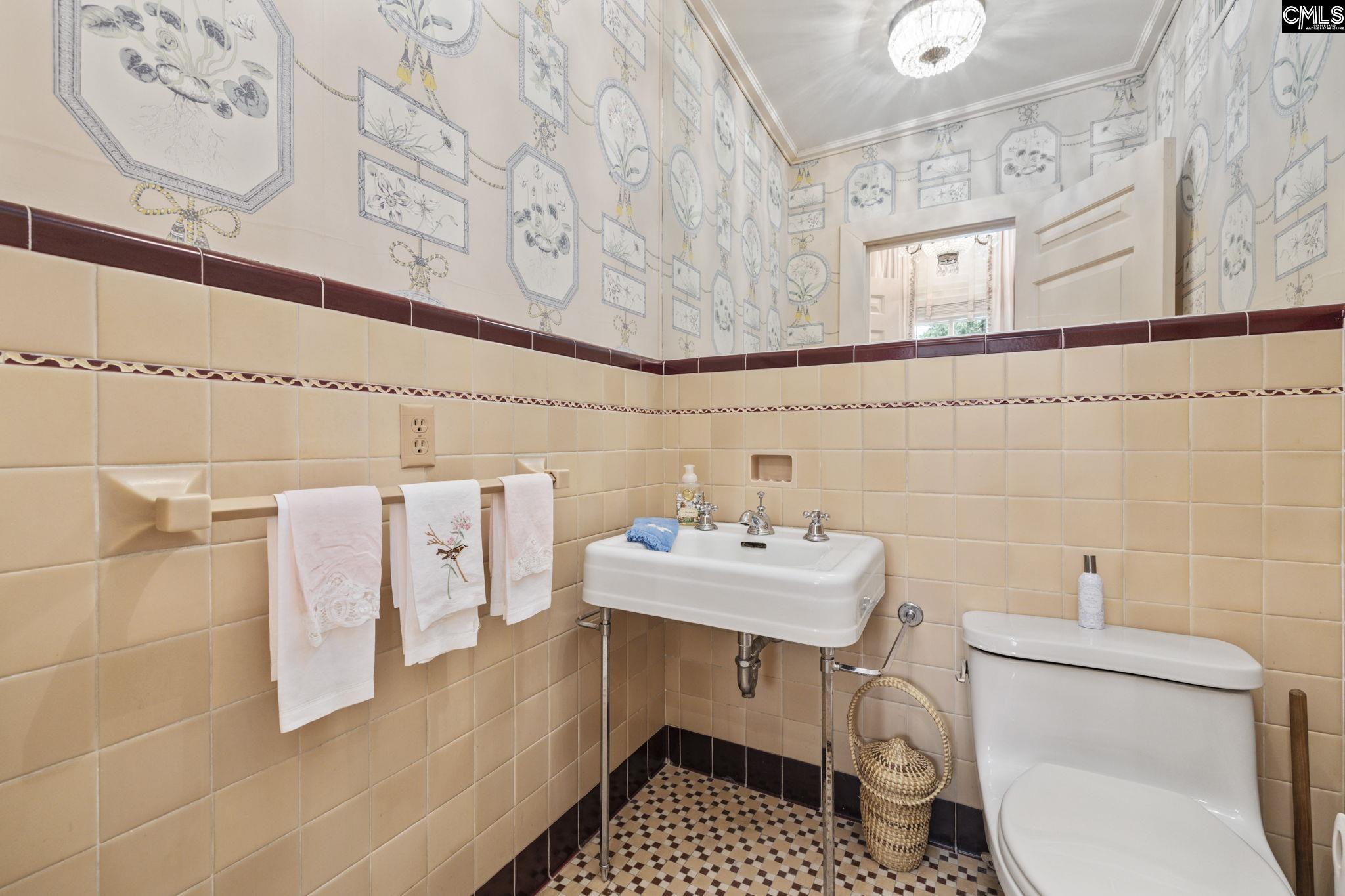 1100 W Carolina Avenue