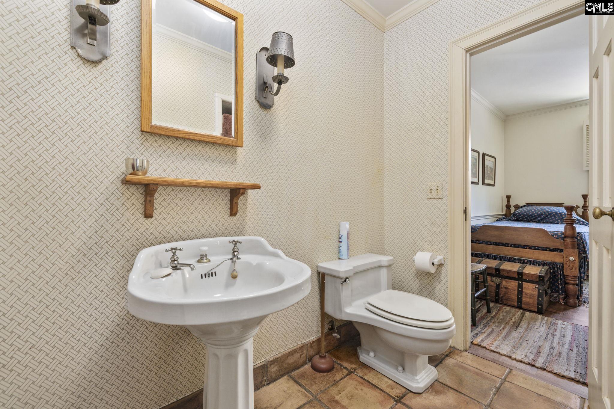 1100 W Carolina Avenue