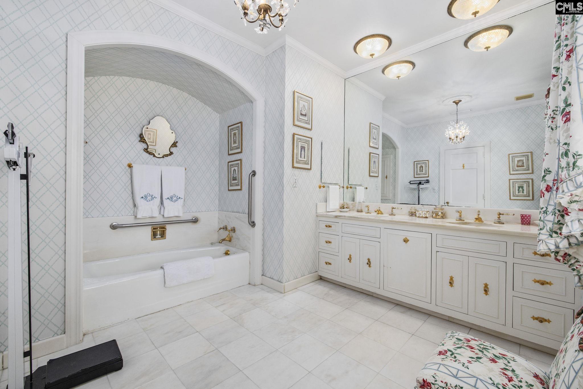 1100 W Carolina Avenue