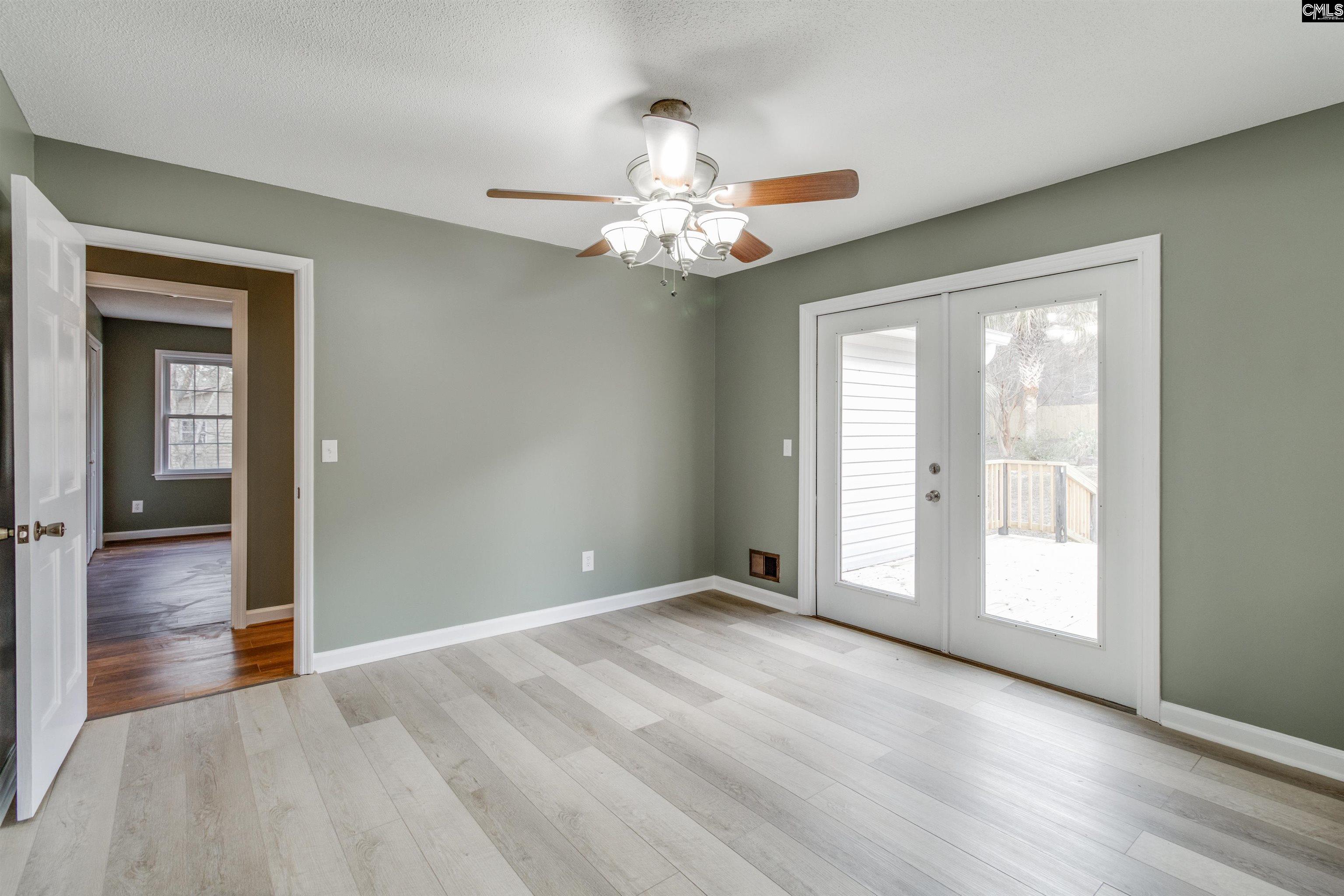 1207 S Fredericksburg Drive