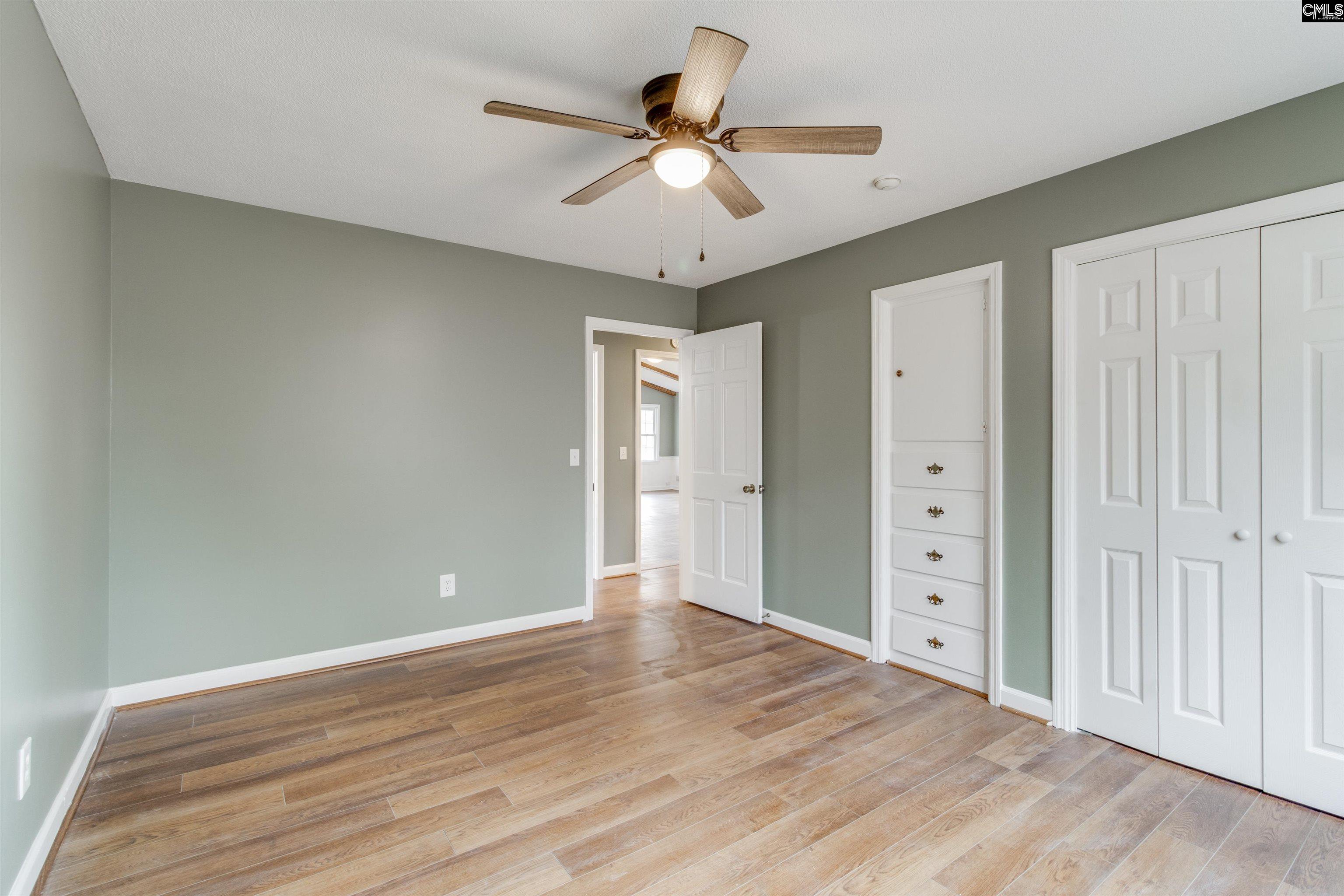 1207 S Fredericksburg Drive