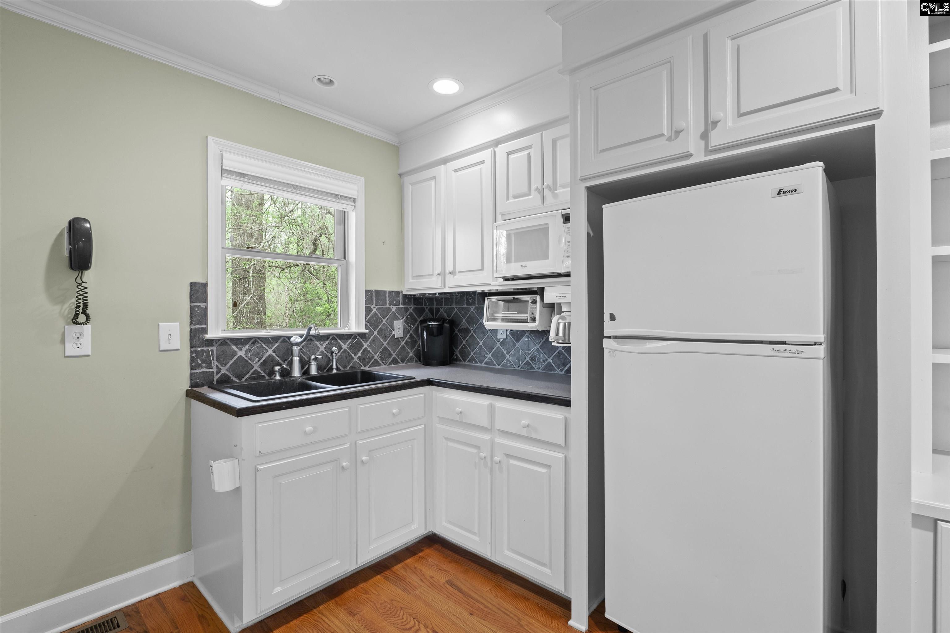 2223 Lakeshore Road