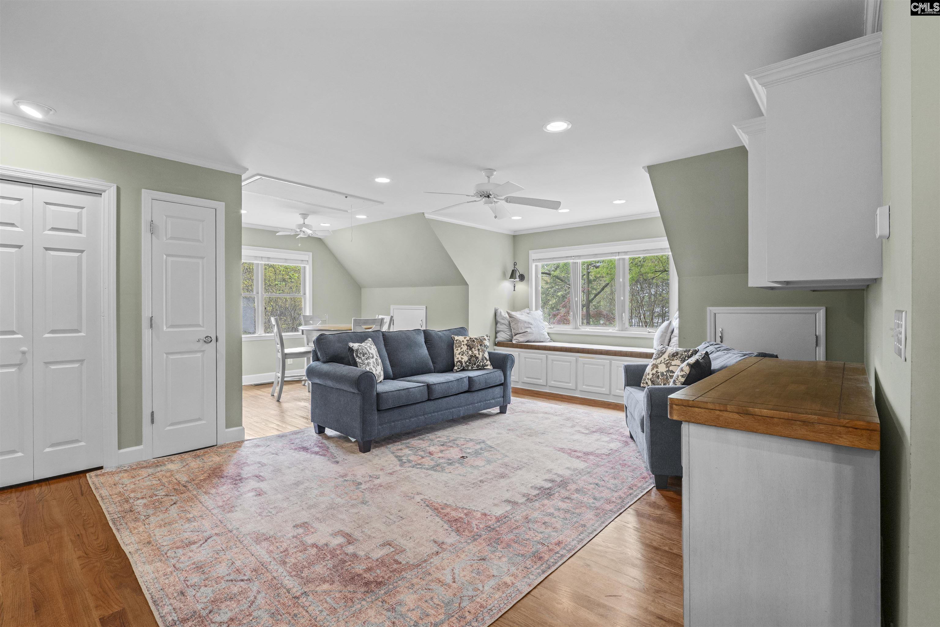 2223 Lakeshore Road