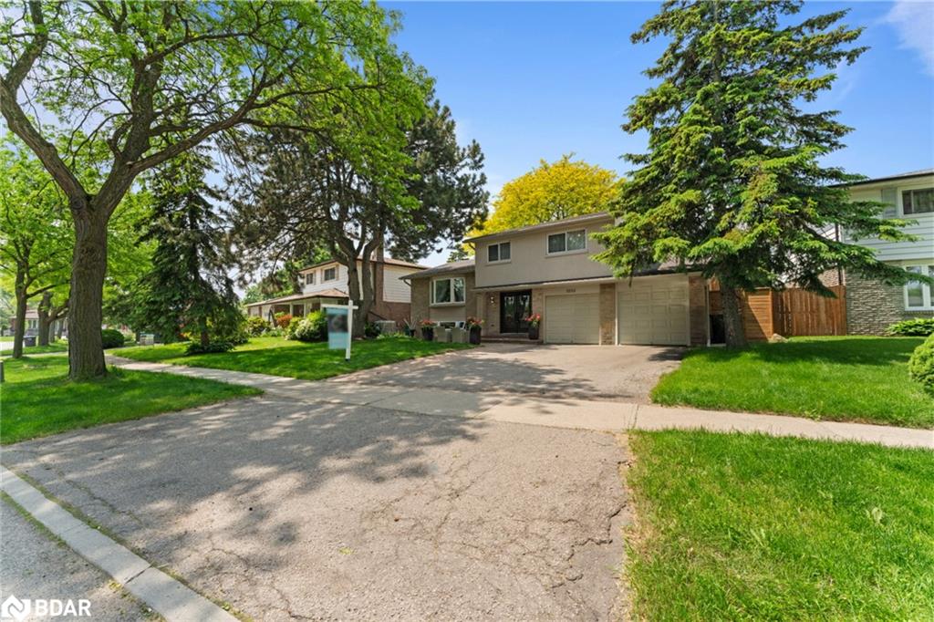 3282 Charmaine Heights