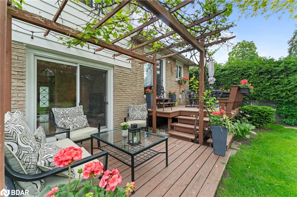 3282 Charmaine Heights