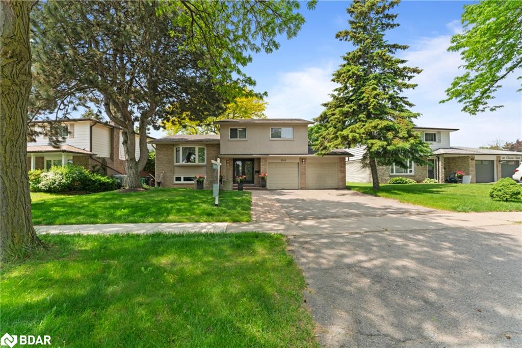 3282 Charmaine Heights