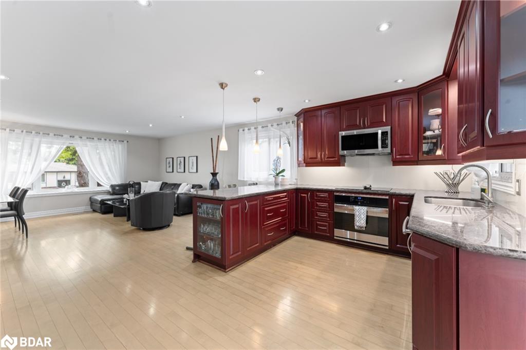 3282 Charmaine Heights