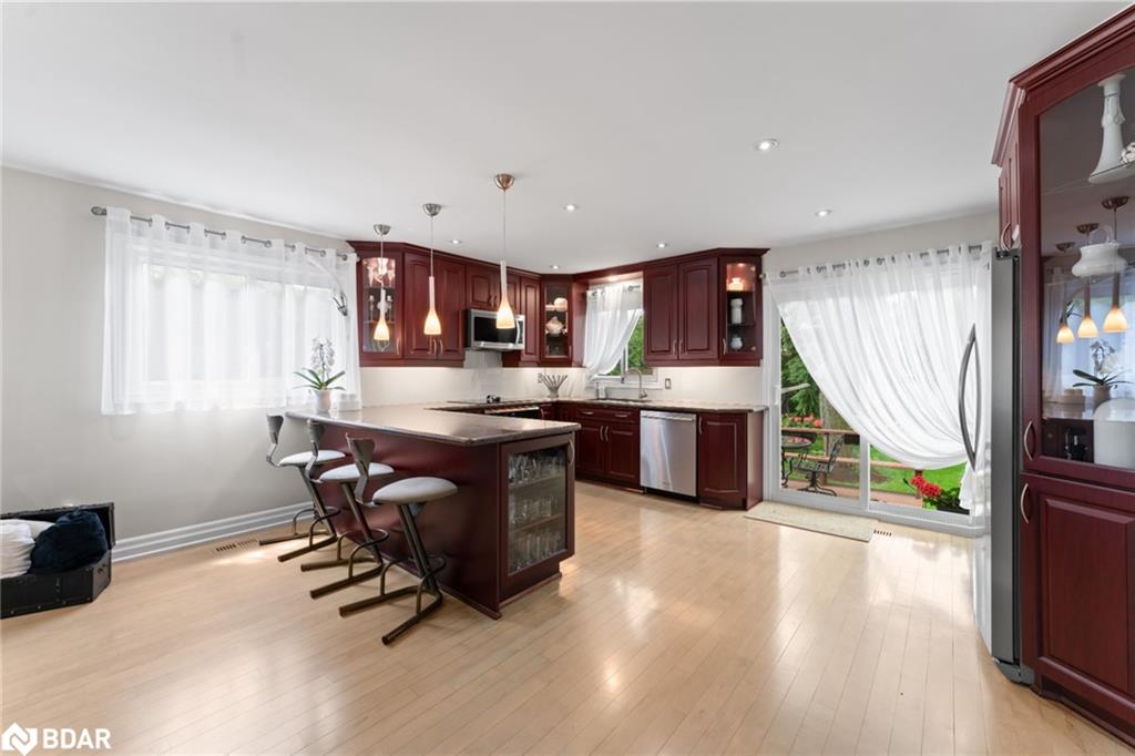3282 Charmaine Heights