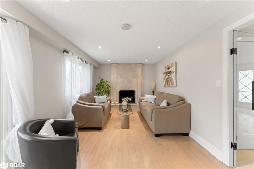 3282 Charmaine Heights