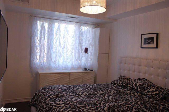 327-570 Lolita Gardens Unit: 327
