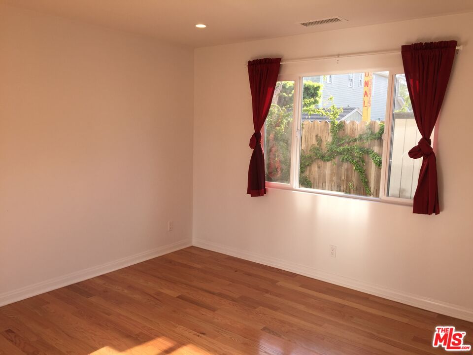 4333 Westlawn Ave Unit: REAR