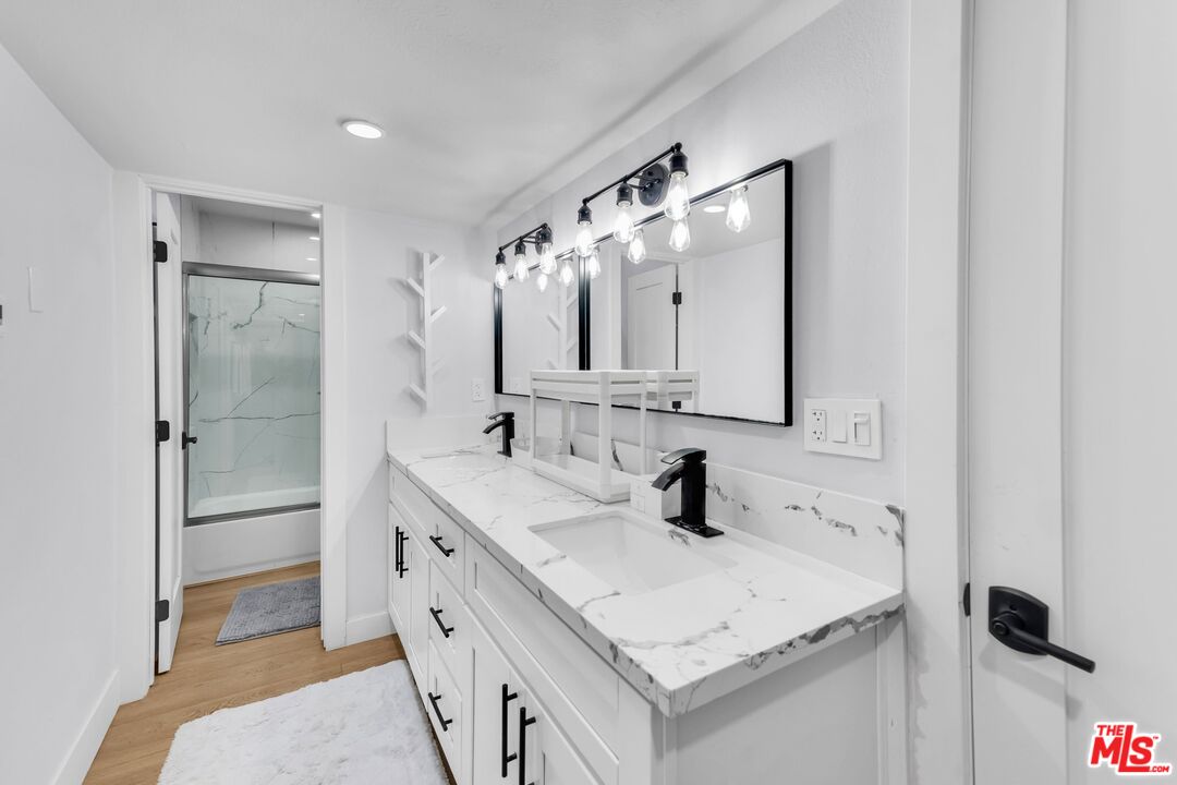 1741 Granville Ave Unit: 104