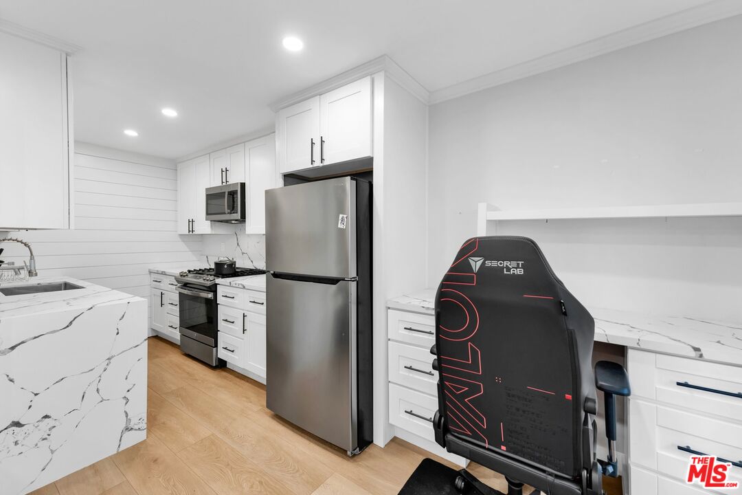 1741 Granville Ave Unit: 104