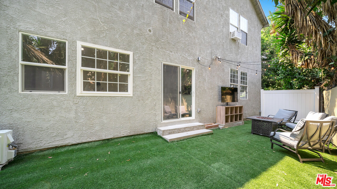2522 S Dunsmuir Ave