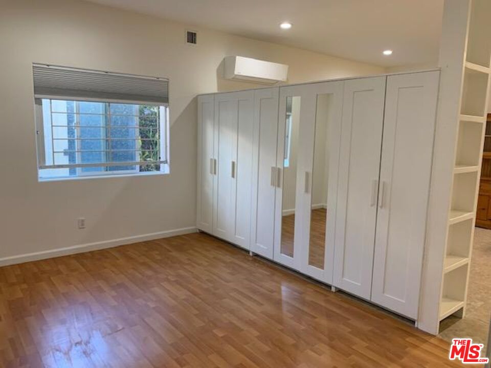 13405 Burbank Blvd Unit: 6