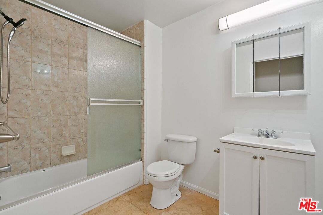 15939 Victory Blvd Unit: 102