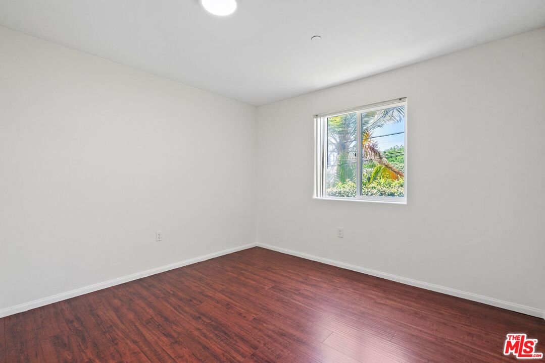 15939 Victory Blvd Unit: 102