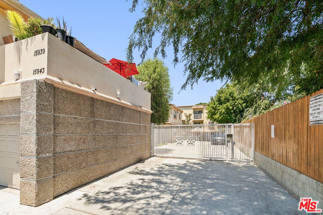 15939 Victory Blvd Unit: 102