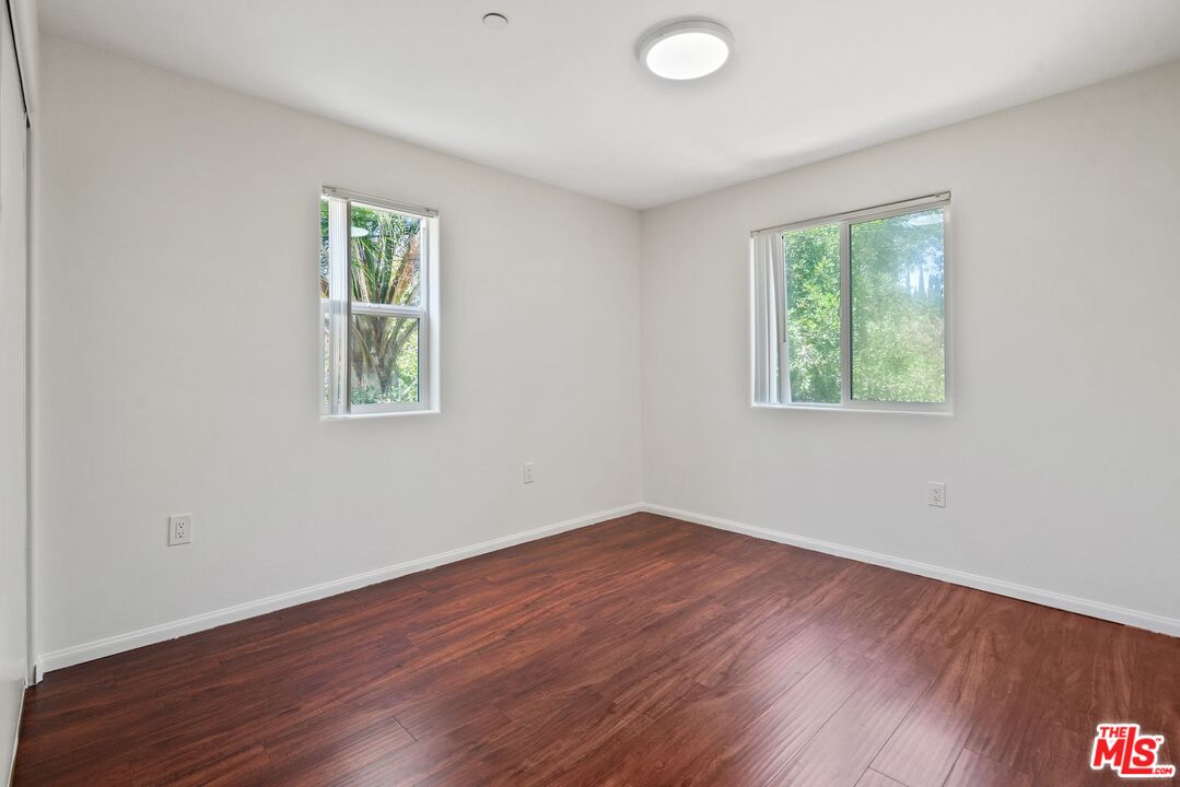 15939 Victory Blvd Unit: 102