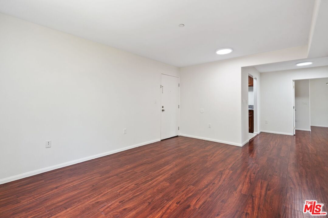 15939 Victory Blvd Unit: 102