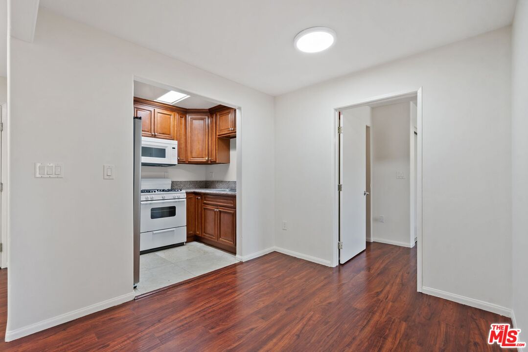 15939 Victory Blvd Unit: 102