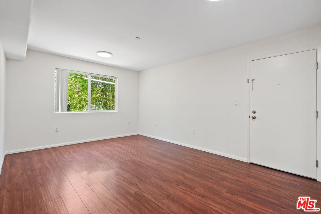 15939 Victory Blvd Unit: 102