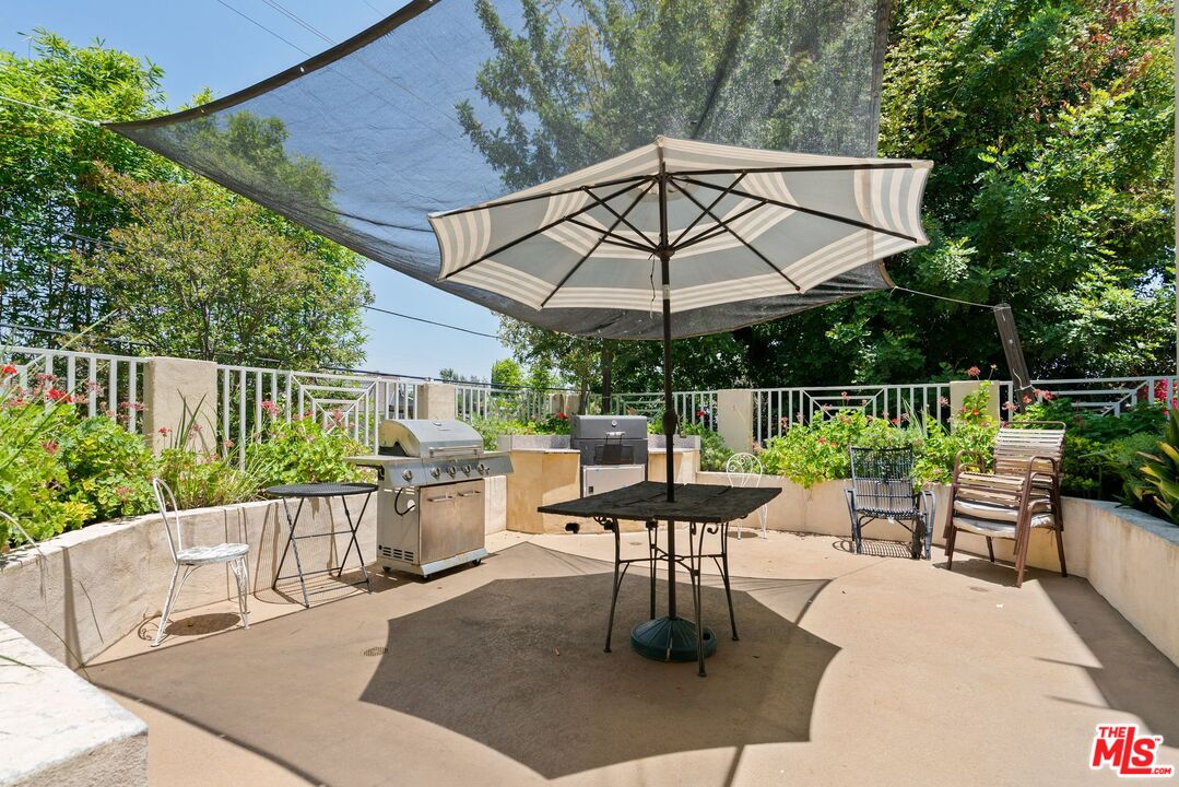 15939 Victory Blvd Unit: 102