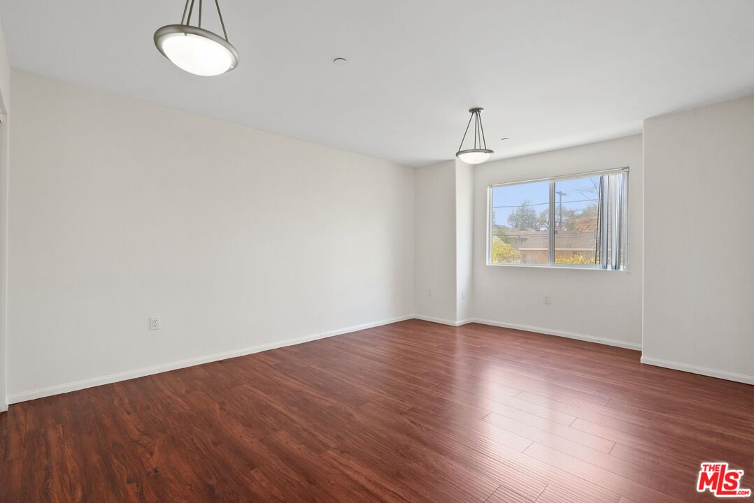 15939 Victory Blvd Unit: 102