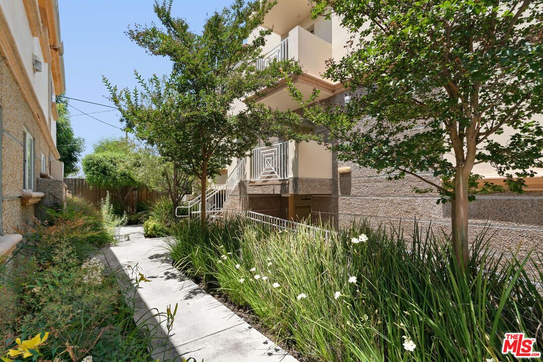 15939 Victory Blvd Unit: 102
