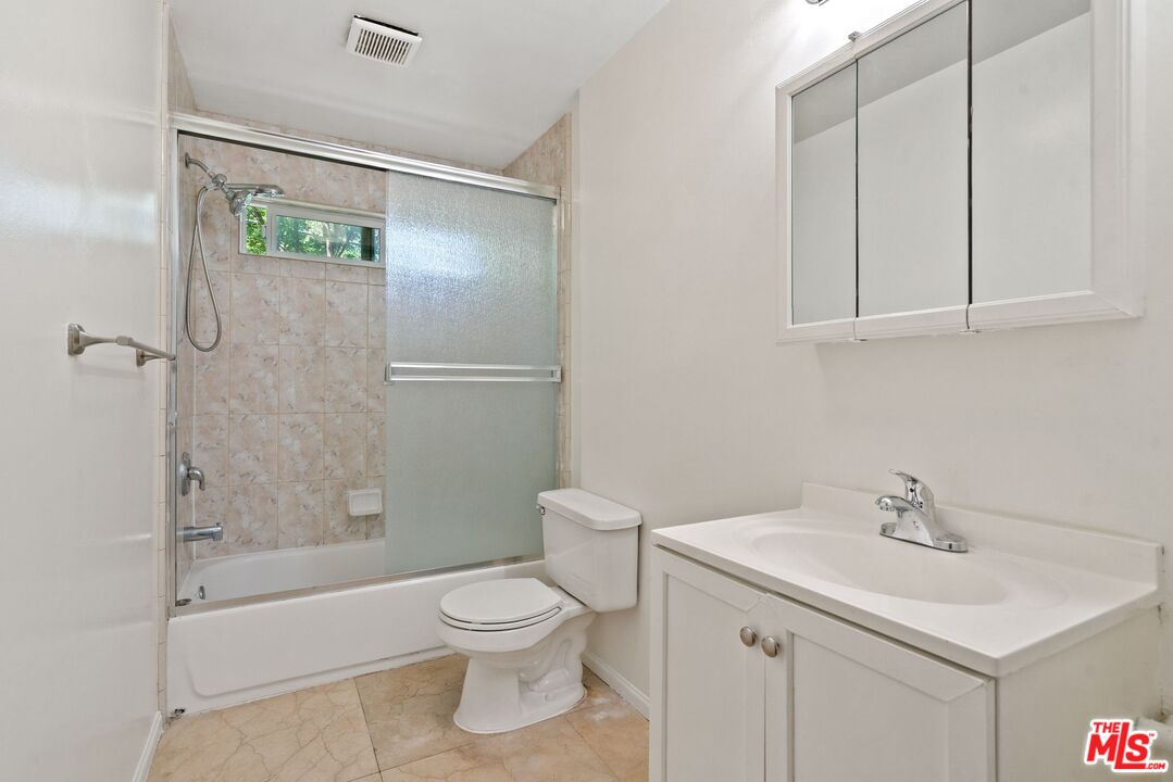 15939 Victory Blvd Unit: 102