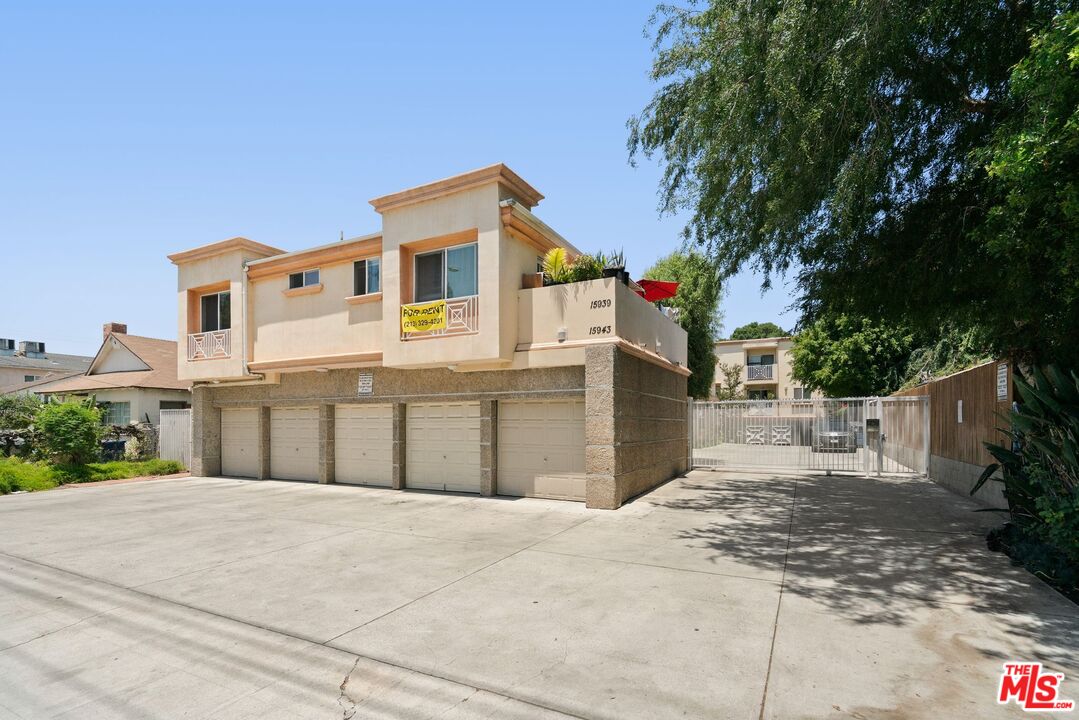 15939 Victory Blvd Unit: 102