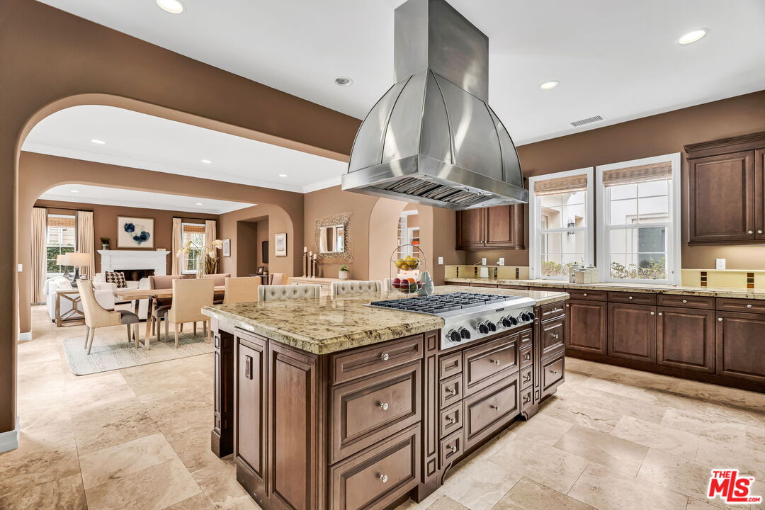 7578 Coastal View Dr