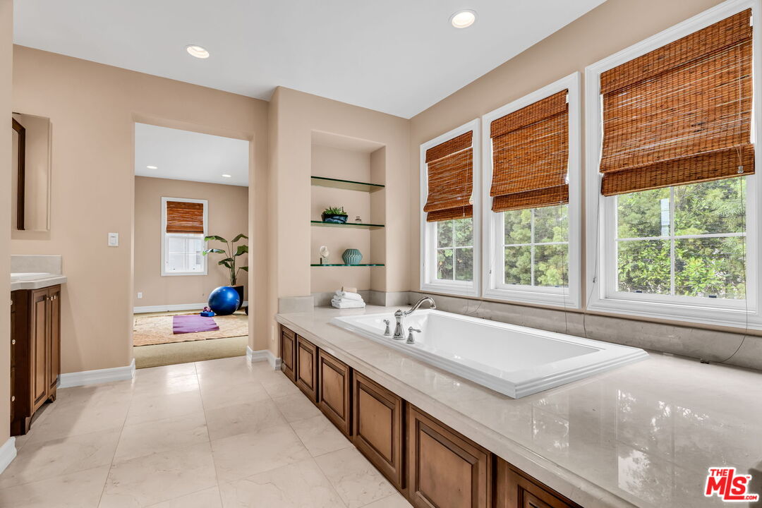 7578 Coastal View Dr