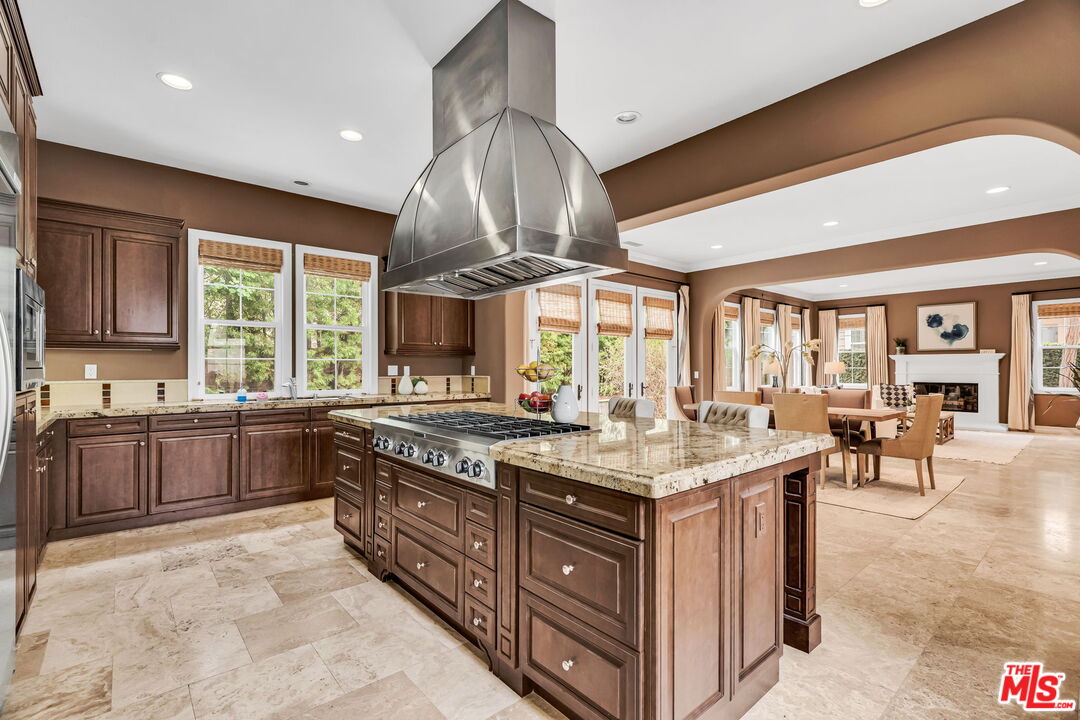 7578 Coastal View Dr