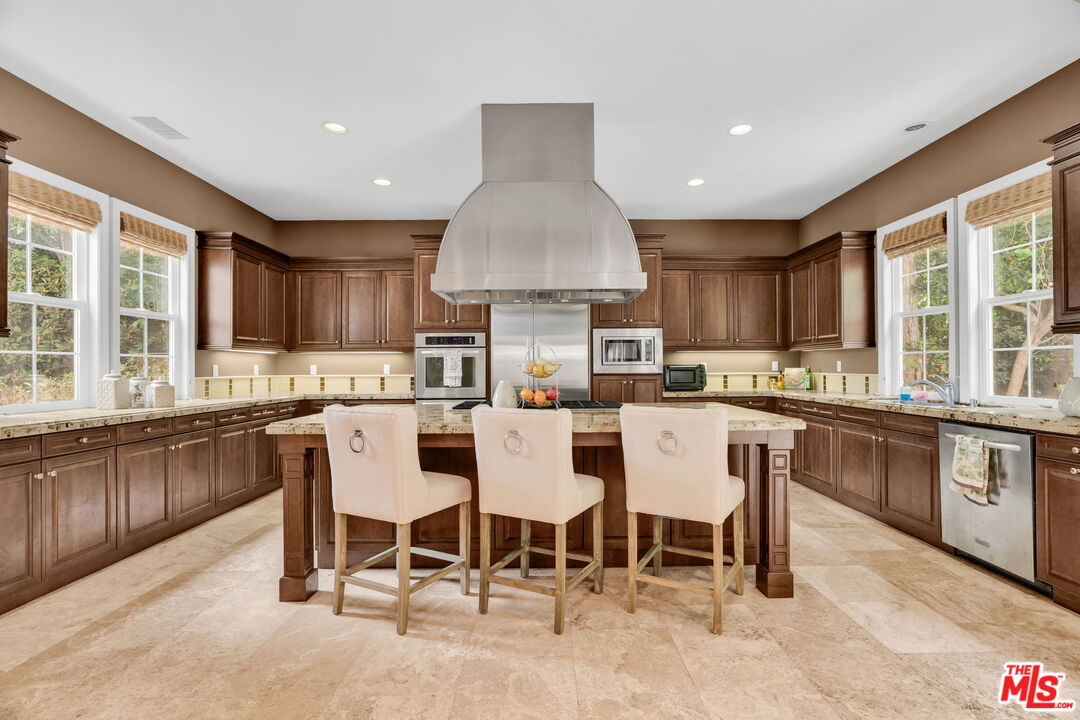 7578 Coastal View Dr